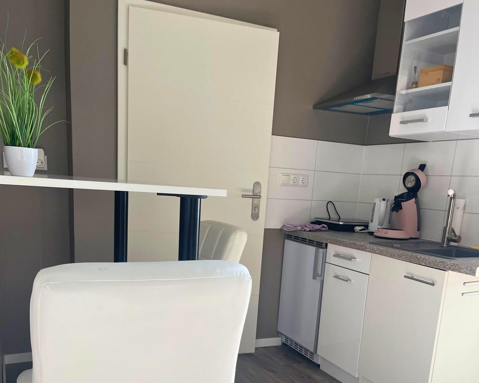 Apartment | Private kitchen | Toaster, cookware/dishes/utensils