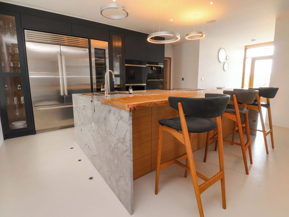 Fridge, microwave, dishwasher, toaster