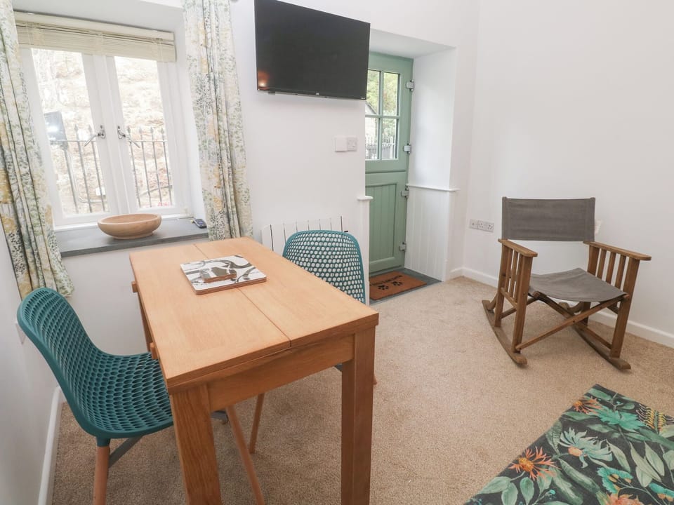 Cottage | Dining