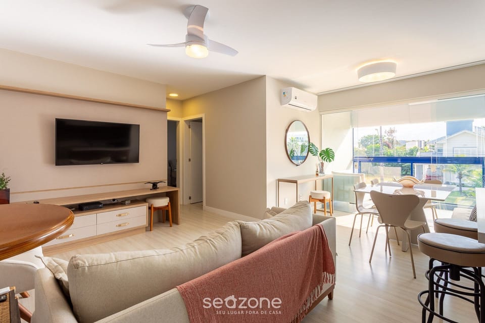 Basic Apartment | Living area | TV