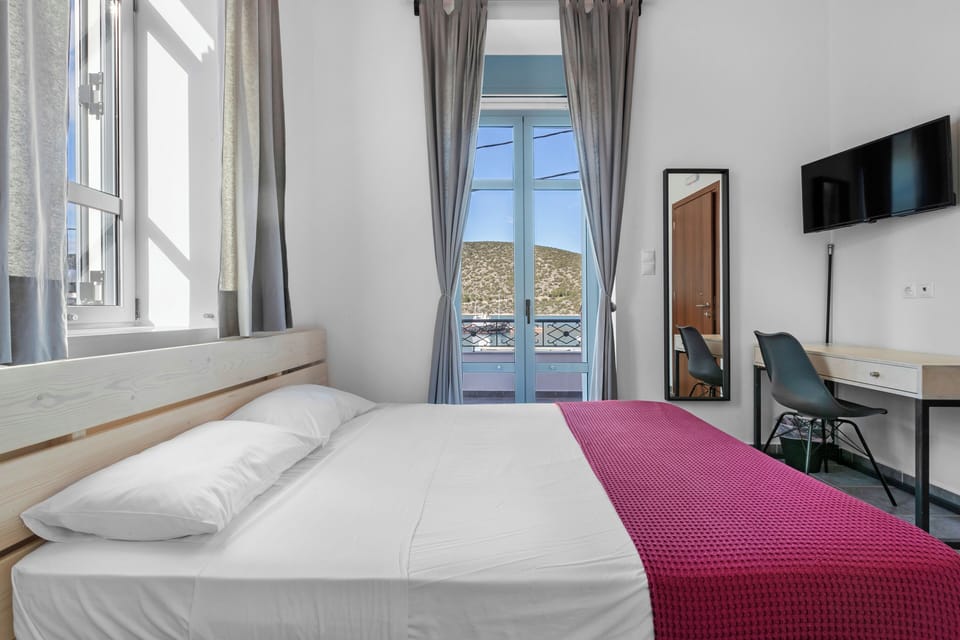 Classic Double Room | In-room safe, blackout drapes, iron/ironing board, free WiFi
