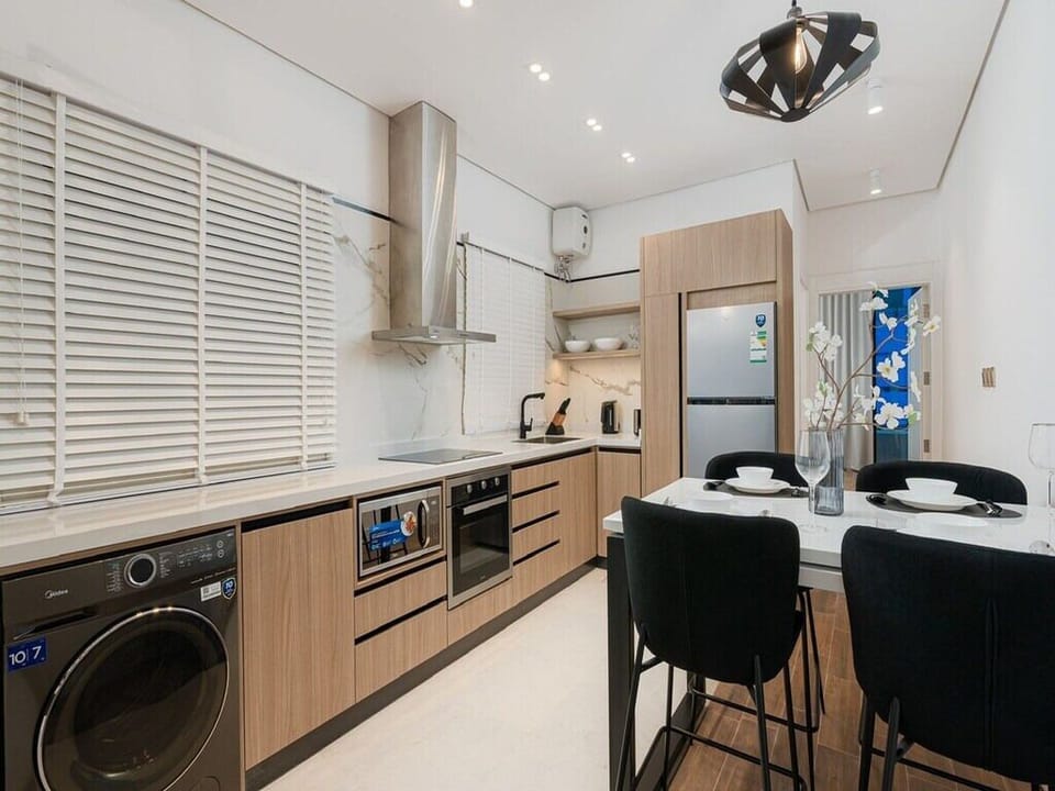 Apartment (1 Bedroom) | Private kitchen | Microwave, oven, stovetop