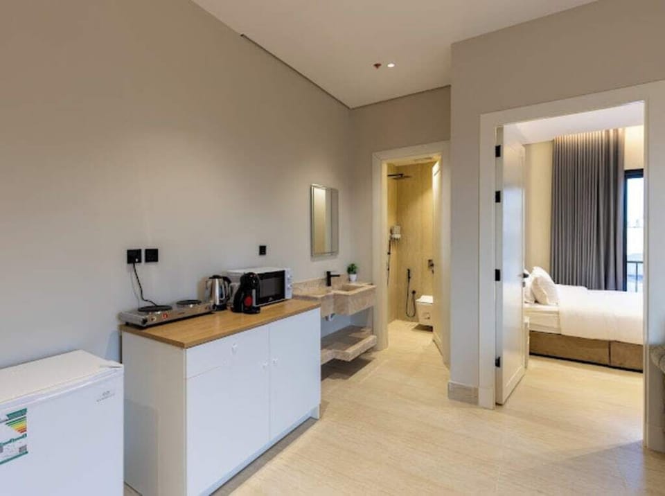 Apartment (1 Bedroom) | Private kitchenette | Coffee/tea maker, microwave, oven
