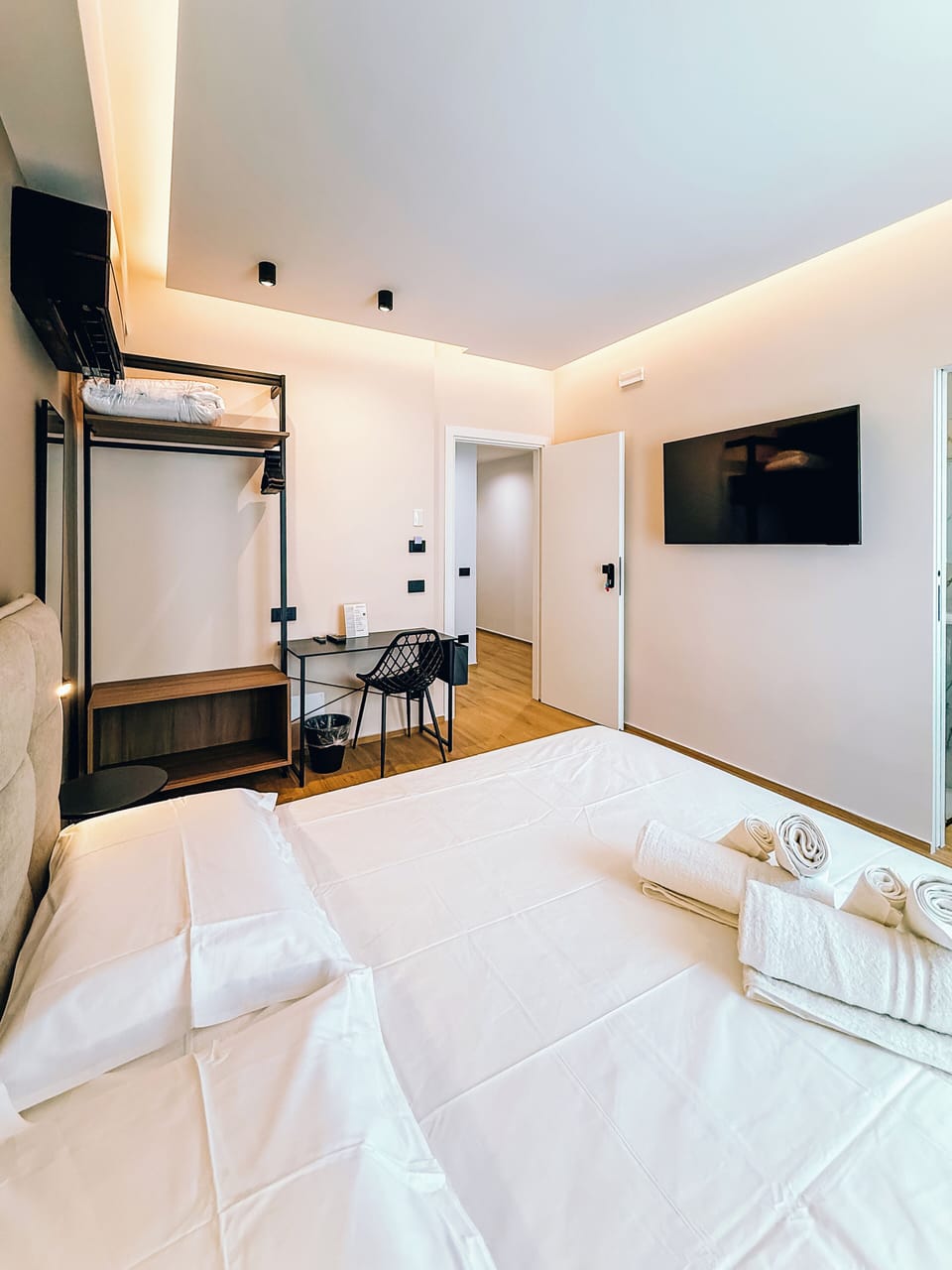 Deluxe Double Room | In-room safe, desk, iron/ironing board, free WiFi