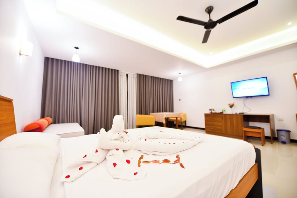 Deluxe Double Room | In-room safe, iron/ironing board