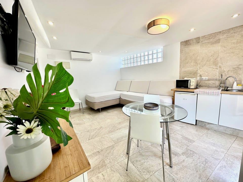 Elite Villa, Garden Area | Living area
