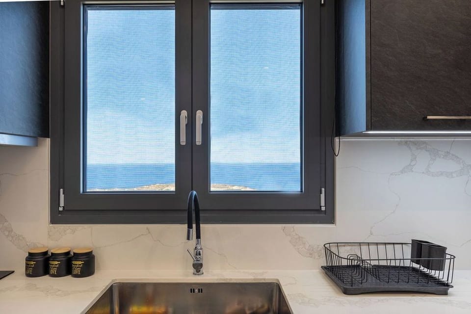 Family Villa | Private kitchen | Full-size fridge, microwave, oven, stovetop
