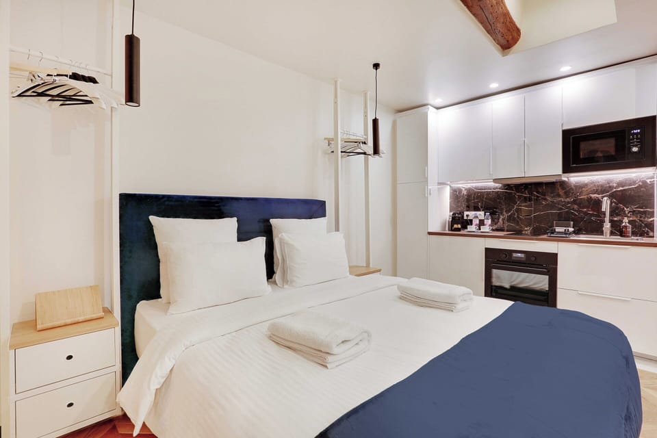 House | Laptop workspace, iron/ironing board, bed sheets