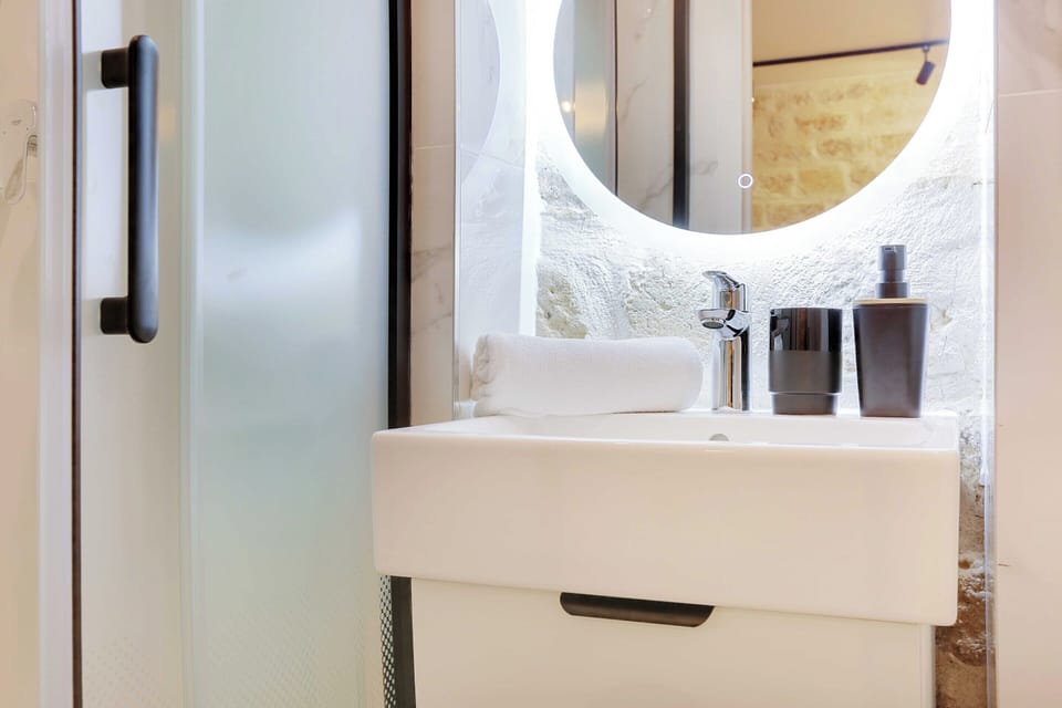 House | Bathroom | Hair dryer, towels, shampoo