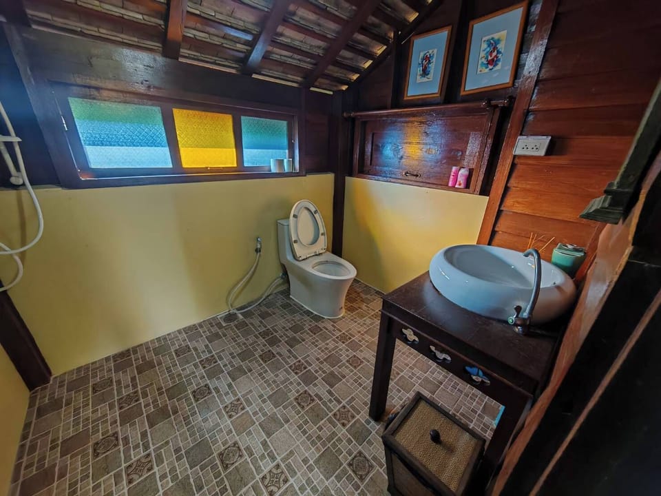 Standard Room, Shared Bathroom | Bathroom | Free toiletries, towels