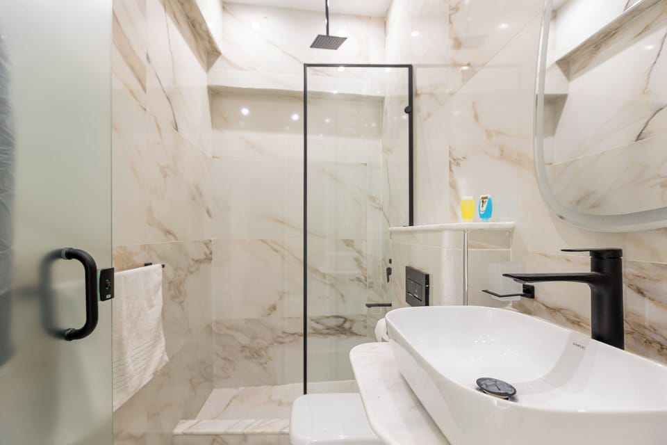 Shower, hair dryer, bathrobes, slippers