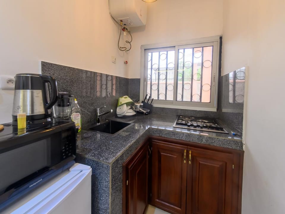 Apartment, 1 Bedroom, Balcony, Garden View | Interior