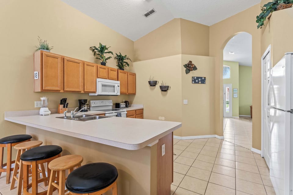 House, Multiple Beds, Pool Access, Pool View (Tropical Oasis on Hypolita) | Private kitchen | Fridge, microwave, oven, stovetop
