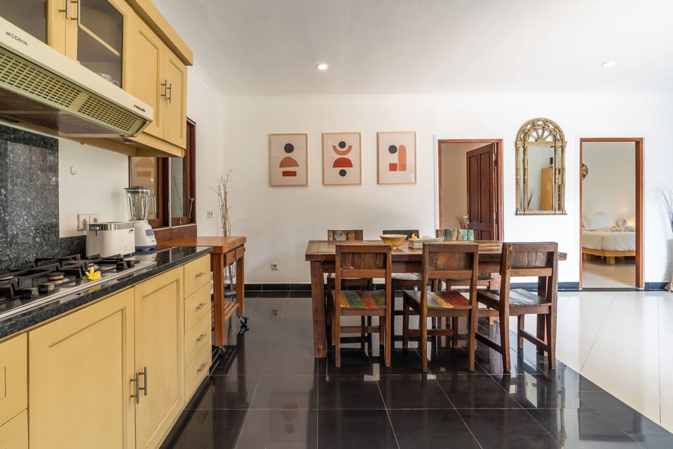 Deluxe Villa | Private kitchen | Stovetop, electric kettle