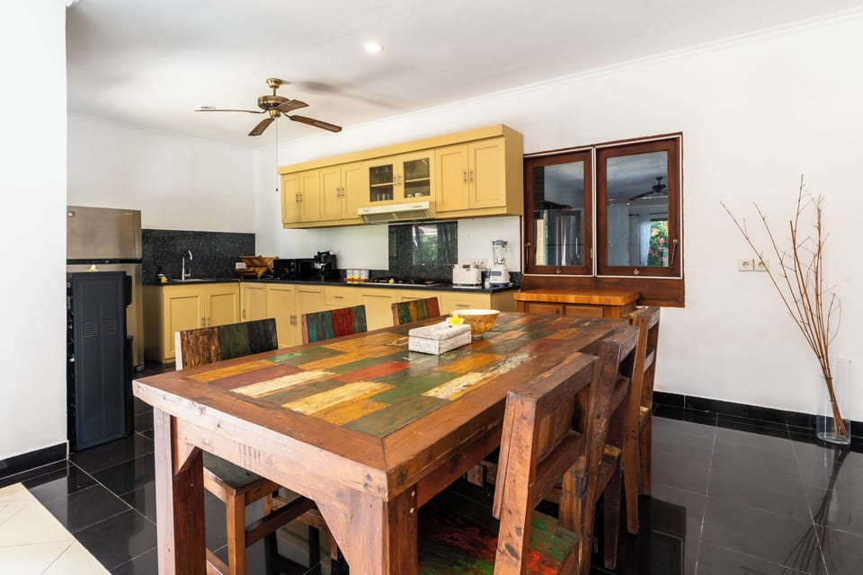 Deluxe Villa | Private kitchen | Stovetop, electric kettle