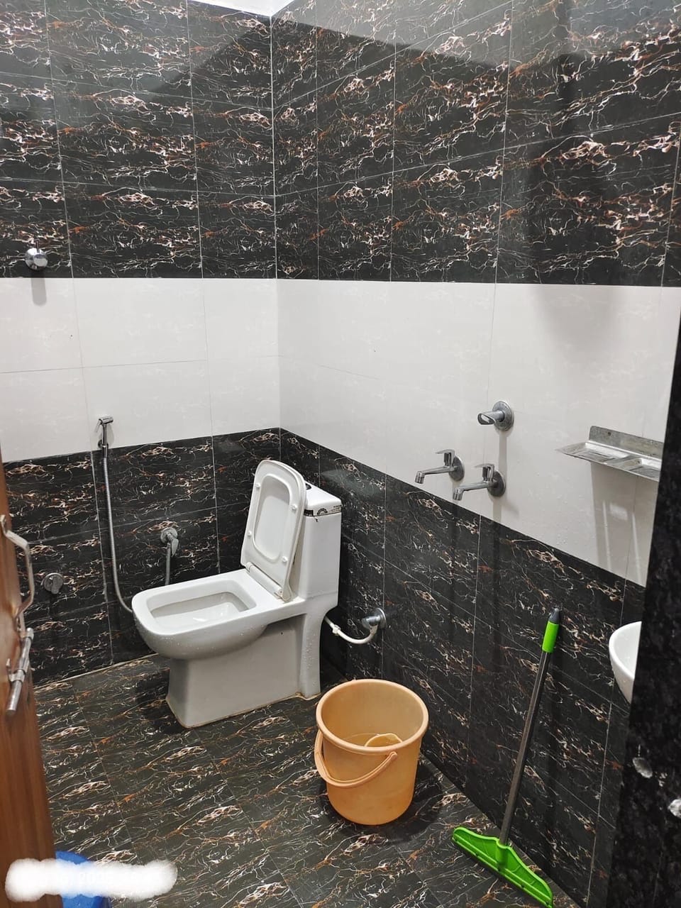 Family Room | Bathroom | Towels, soap, shampoo