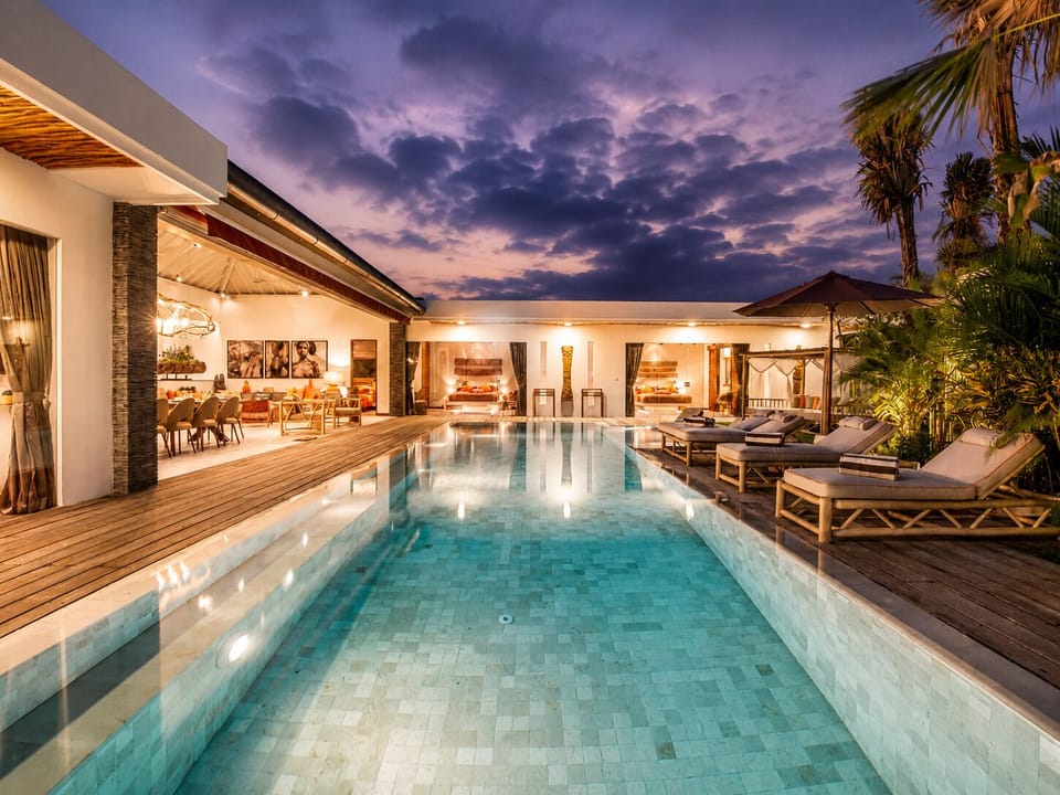 Villa (5 Bedrooms) | Exterior