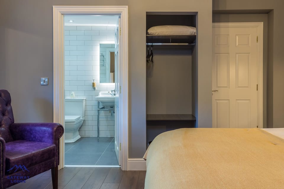 Superior Double Room, 1 King Bed | Soundproofing, iron/ironing board, free WiFi, bed sheets