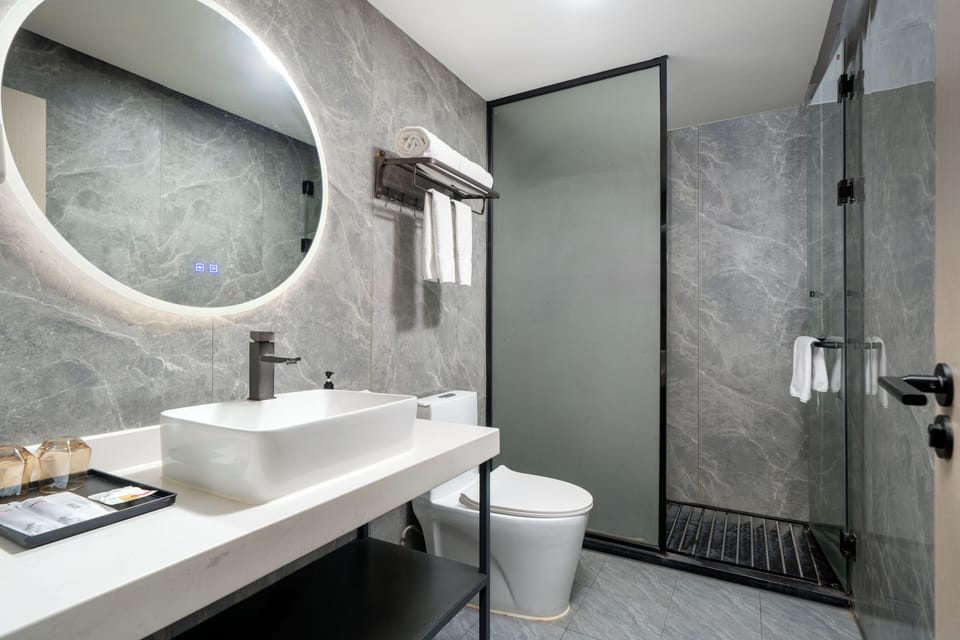 Shower, free toiletries, hair dryer, towels