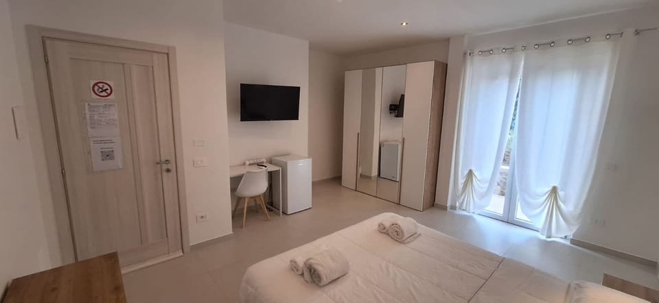 Standard Room | Premium bedding, down comforters, memory foam beds, in-room safe