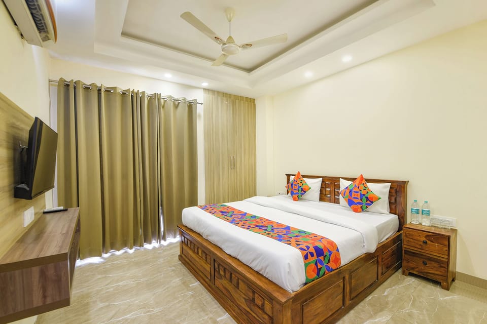 Luxury Suite | Egyptian cotton sheets, premium bedding, in-room safe, free WiFi