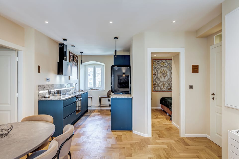 Deluxe Condo | Private kitchen | Electric kettle