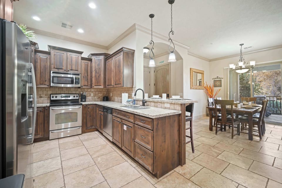 Condo, Multiple Beds, Balcony, Mountain View (Western Front) | Private kitchen | Fridge, microwave, oven, stovetop