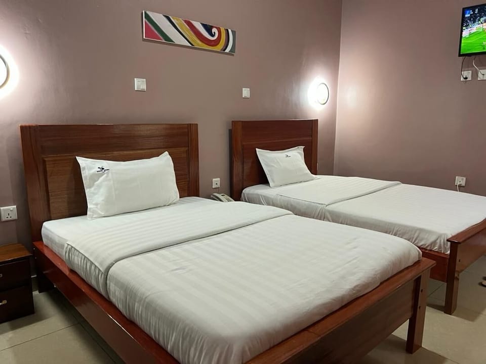 Basic Single Room | Egyptian cotton sheets, premium bedding, down comforters