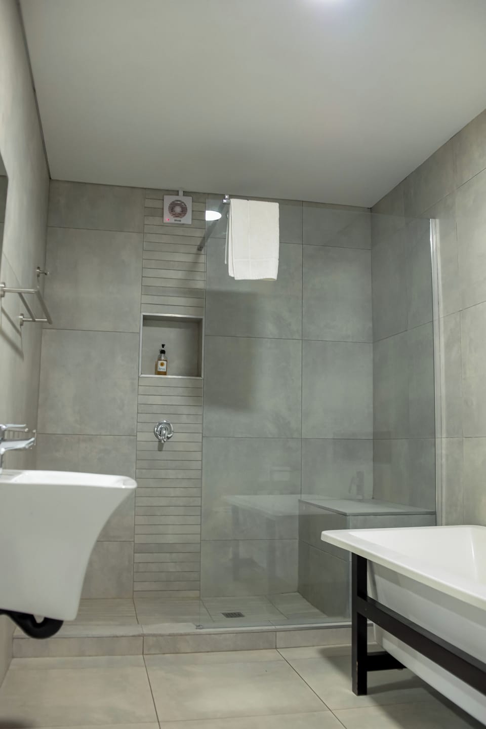 Family Double or Twin Room, Garden View | Bathroom | Free toiletries, towels, soap, shampoo