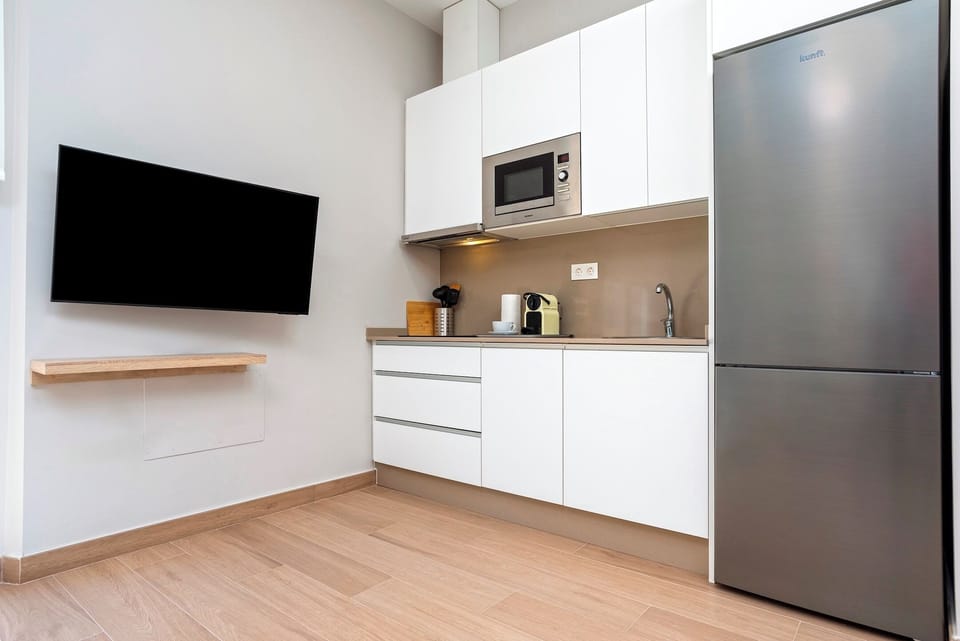 Apartment (1 Bedroom) | Private kitchen | Microwave, highchair