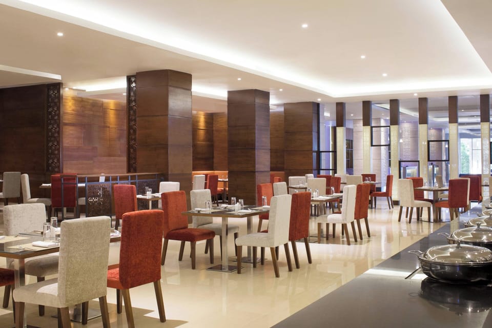 3 restaurants; breakfast, lunch, dinner, and brunch served