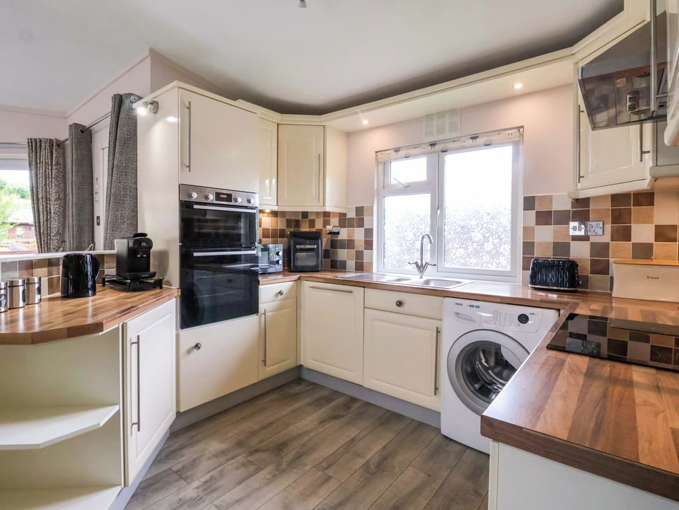 Fridge, microwave, dishwasher, toaster