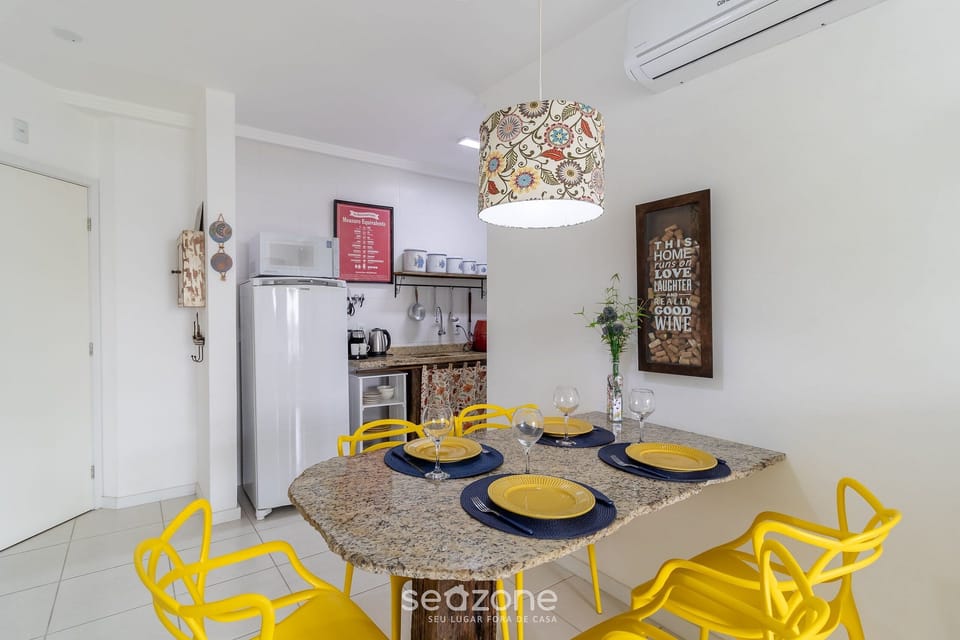 Basic Apartment | Dining