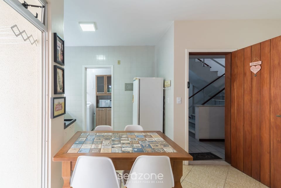 Basic Apartment | Dining