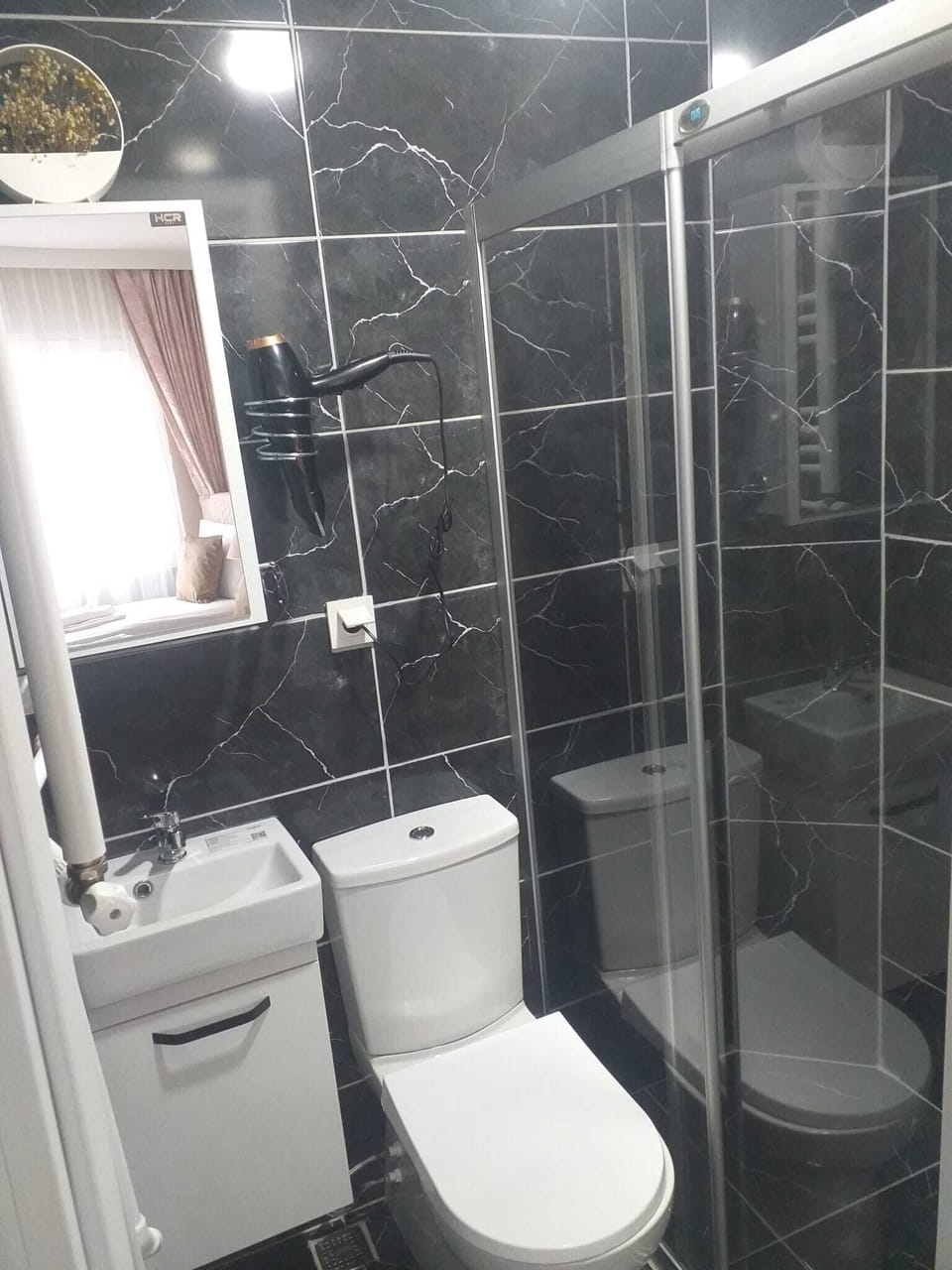Standard Triple Room, City View | Bathroom