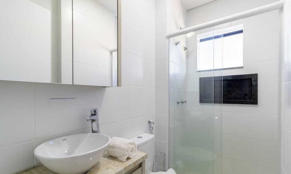 Basic Apartment | Bathroom | Free toiletries