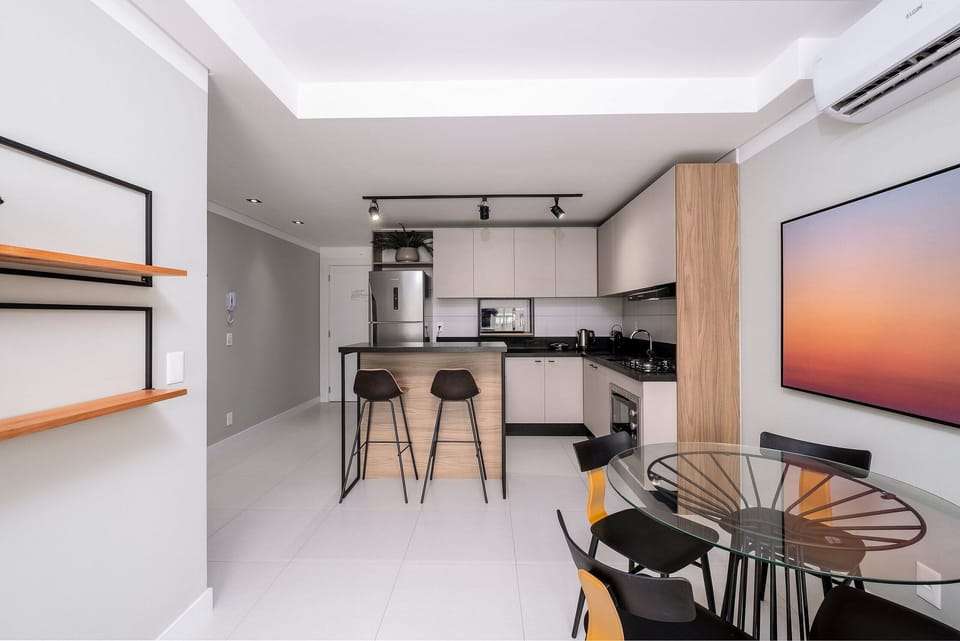 Basic Apartment | Dining