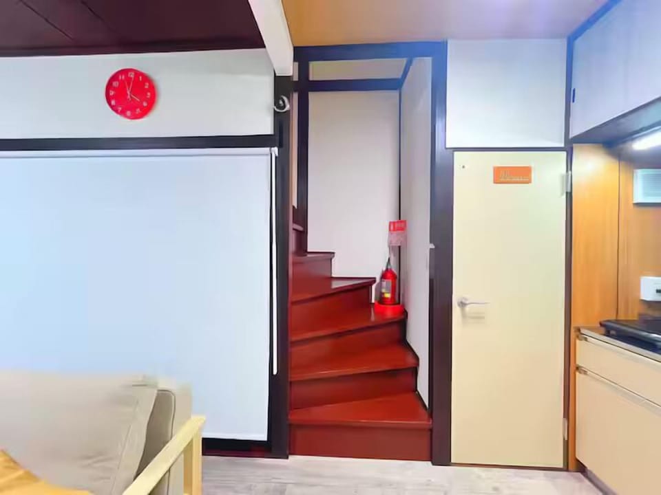 Basic House | Living area | 32-inch flat-screen TV with digital channels
