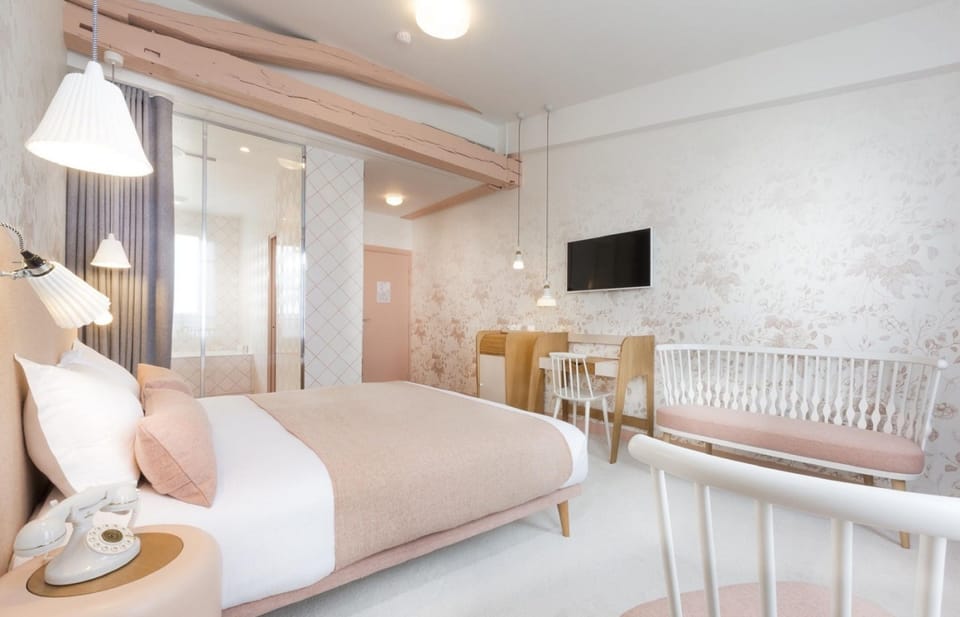 Junior Suite | Premium bedding, pillowtop beds, minibar, in-room safe