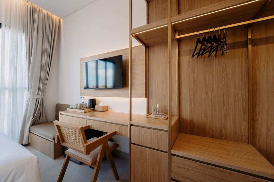 Desk, free WiFi, bed sheets