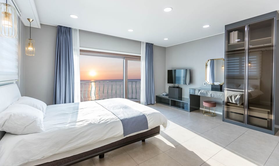 18 Pyeong Fantastic Ocean View Couple Room | Free WiFi