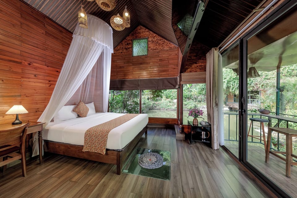 Bungalow Double Room | Minibar, desk, soundproofing, iron/ironing board