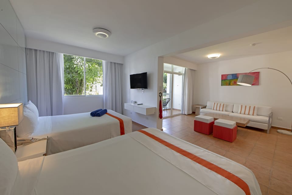 Minibar, in-room safe, individually decorated, individually furnished