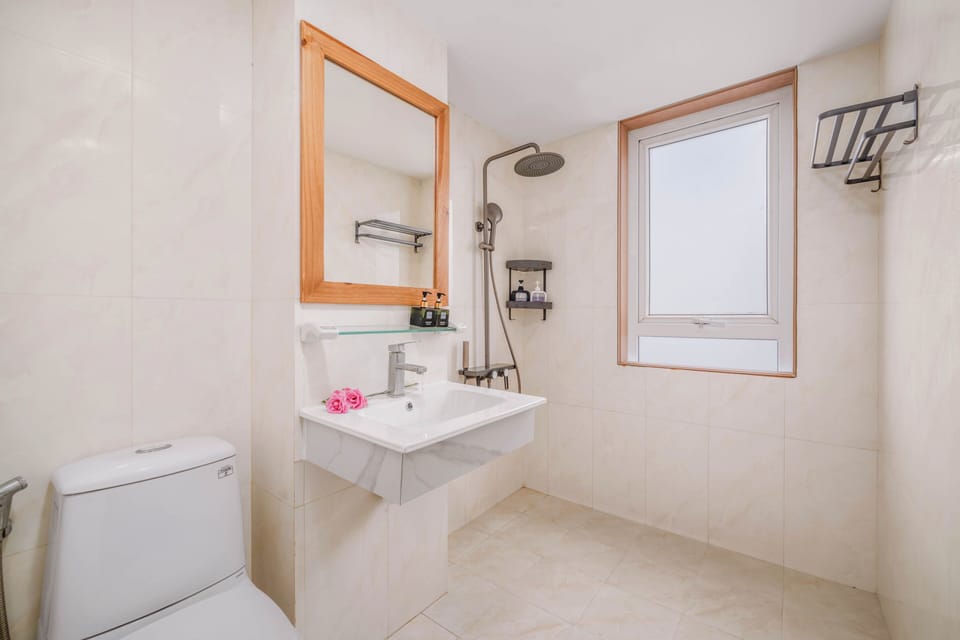 Superior Double Room | Bathroom | Shower, hydromassage showerhead, designer toiletries, hair dryer