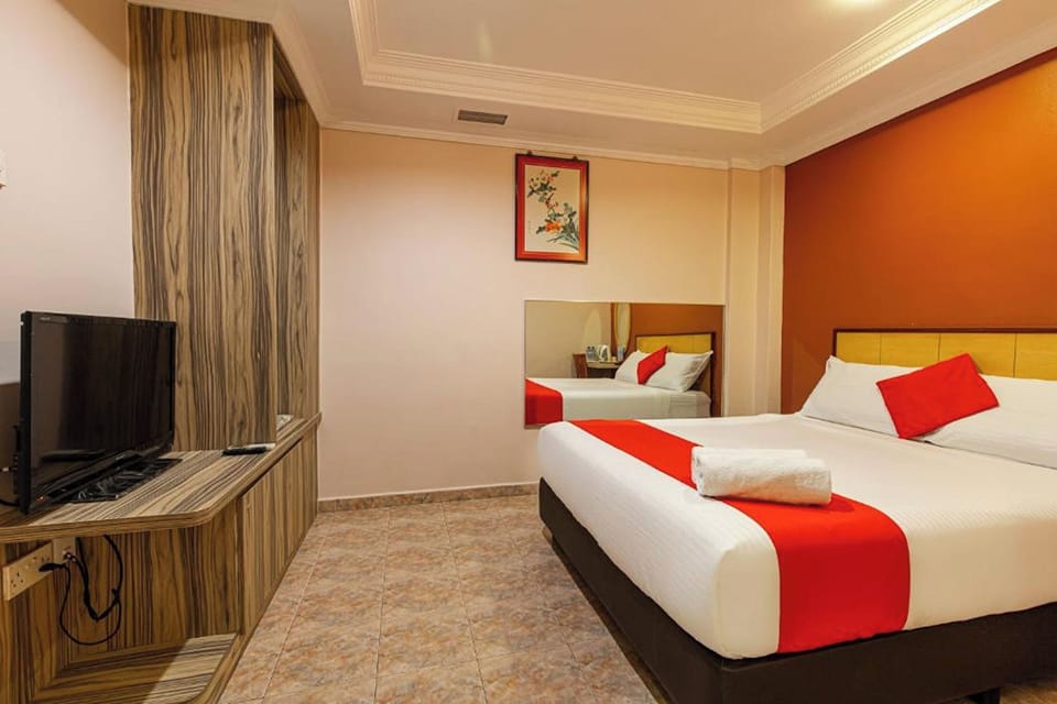 Standard Double Room | Desk, iron/ironing board (on request), WiFi (free), bed sheets