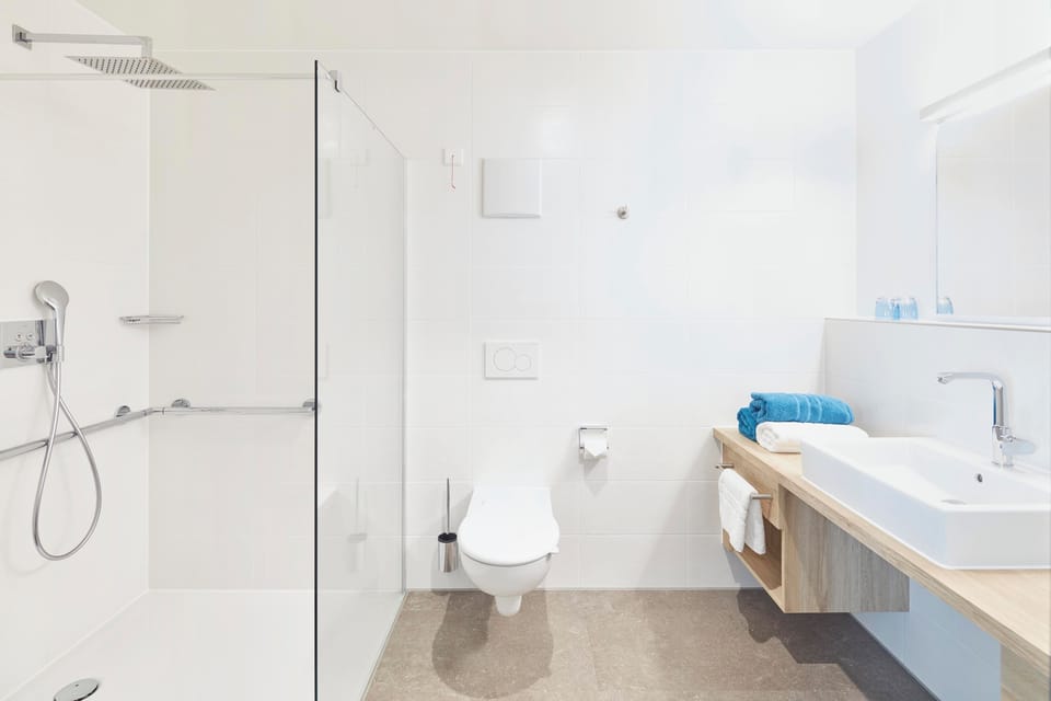 Studio | Bathroom