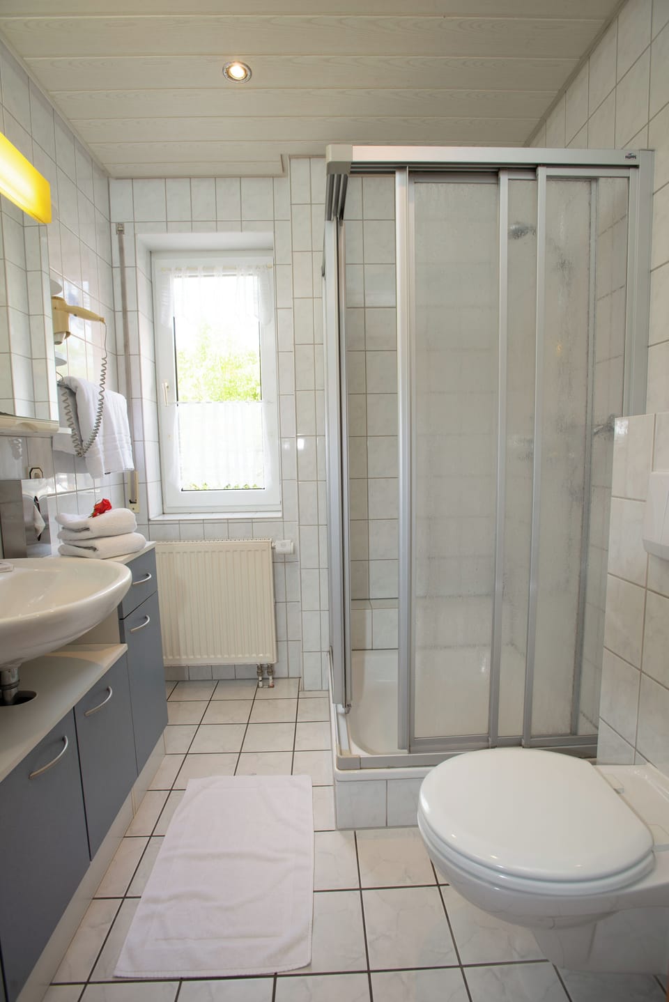 Economy Double Room | Bathroom