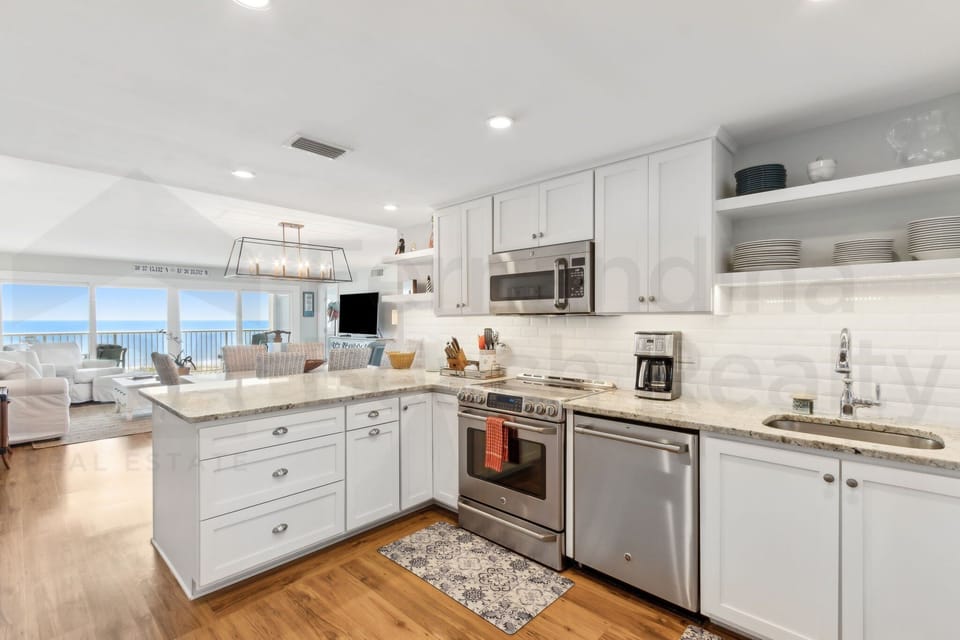 Condo, 3 Bedrooms | Private kitchen | Coffee/tea maker, fridge, oven
