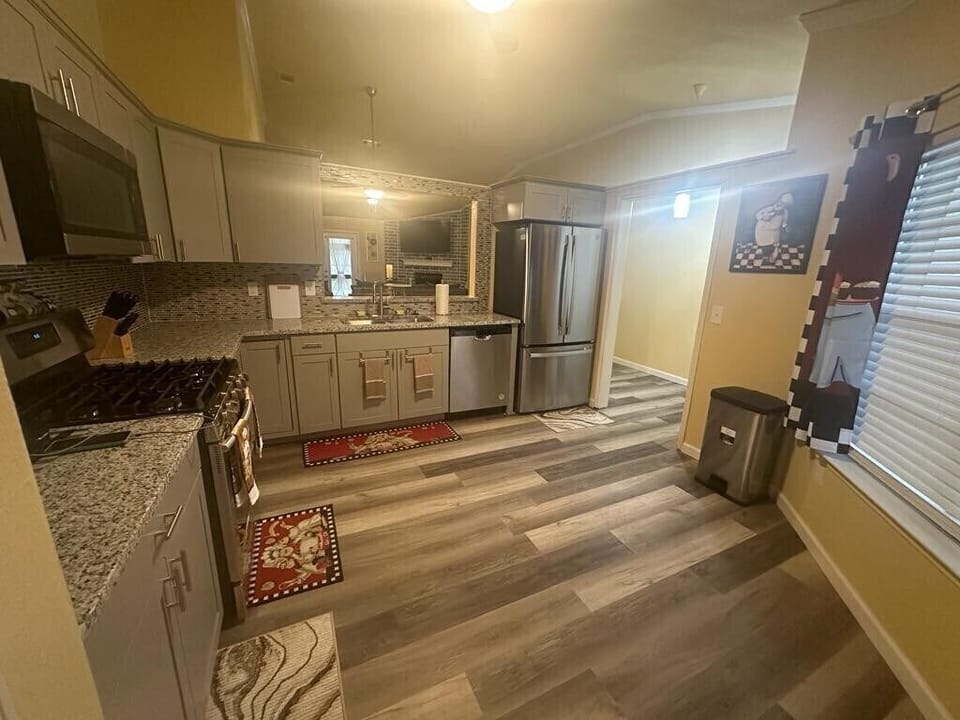 Deluxe House, Private Bathroom | Private kitchen