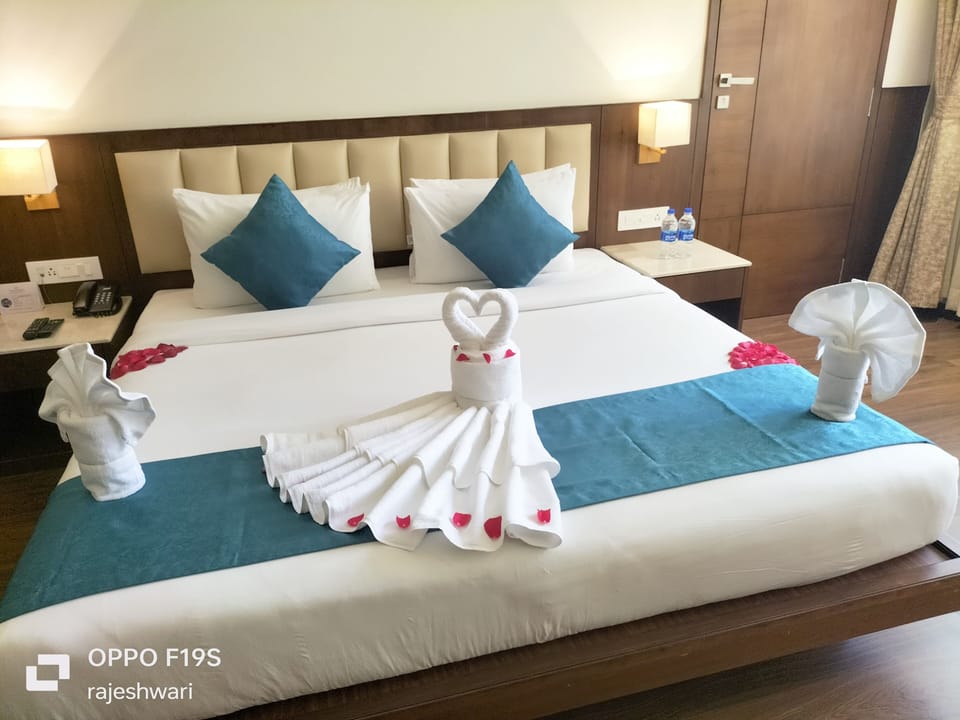 Junior Double Room, Mountain View | In-room safe, laptop workspace, blackout drapes, iron/ironing board
